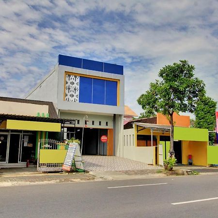 Super Oyo 90767 Gm Guest House Wonogiri Luaran gambar