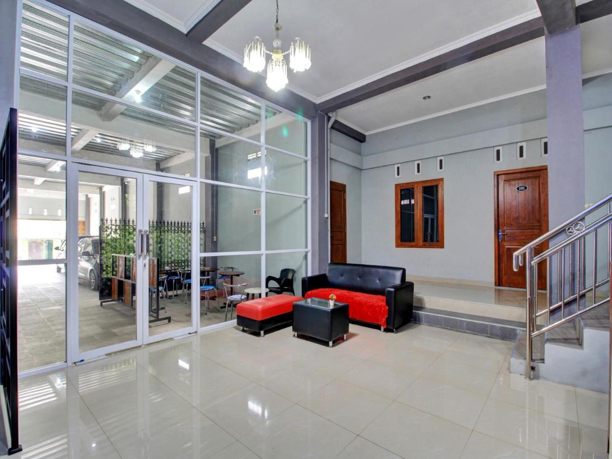 Super Oyo 90767 Gm Guest House Wonogiri Luaran gambar